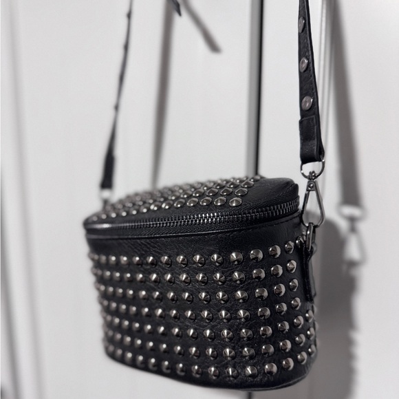 Bags, Hats & Accessories - Picture 6 of 10